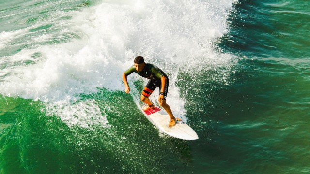 主教练是否应定期公开战术思想引导风向，主教练的作用