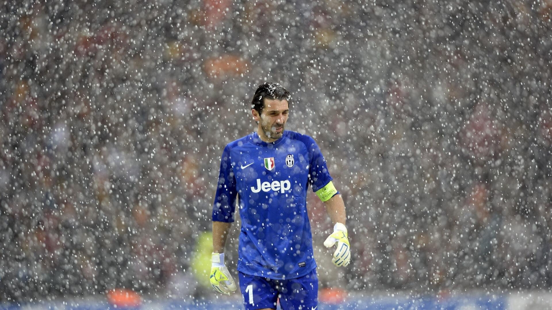 西班牙门将神扑三连，力保胜局，西班牙门将提前移动